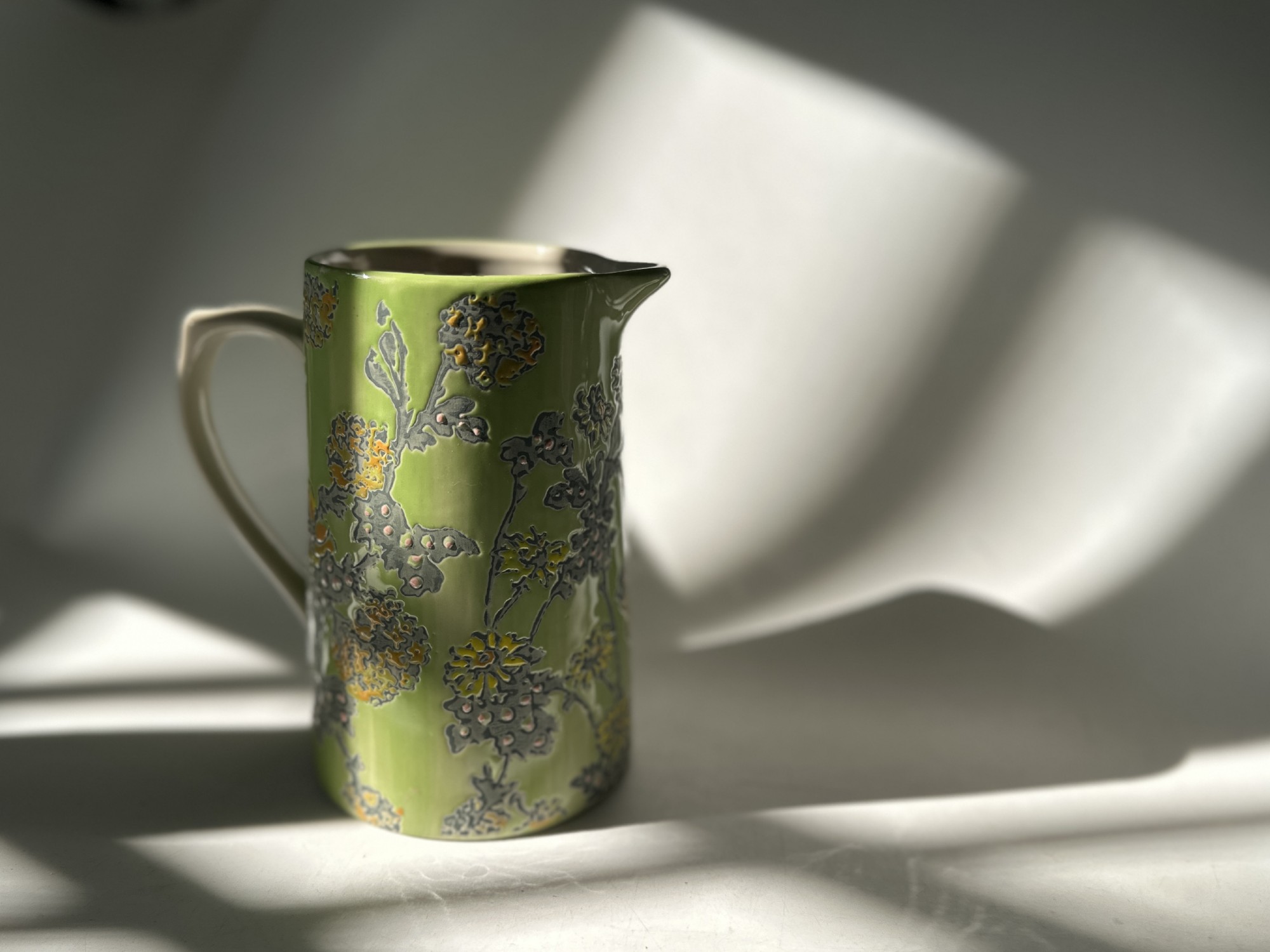 Keramik-Kanne, grün-multicolor, B 14,5 cm, T 10 cm, H 15,5 cm