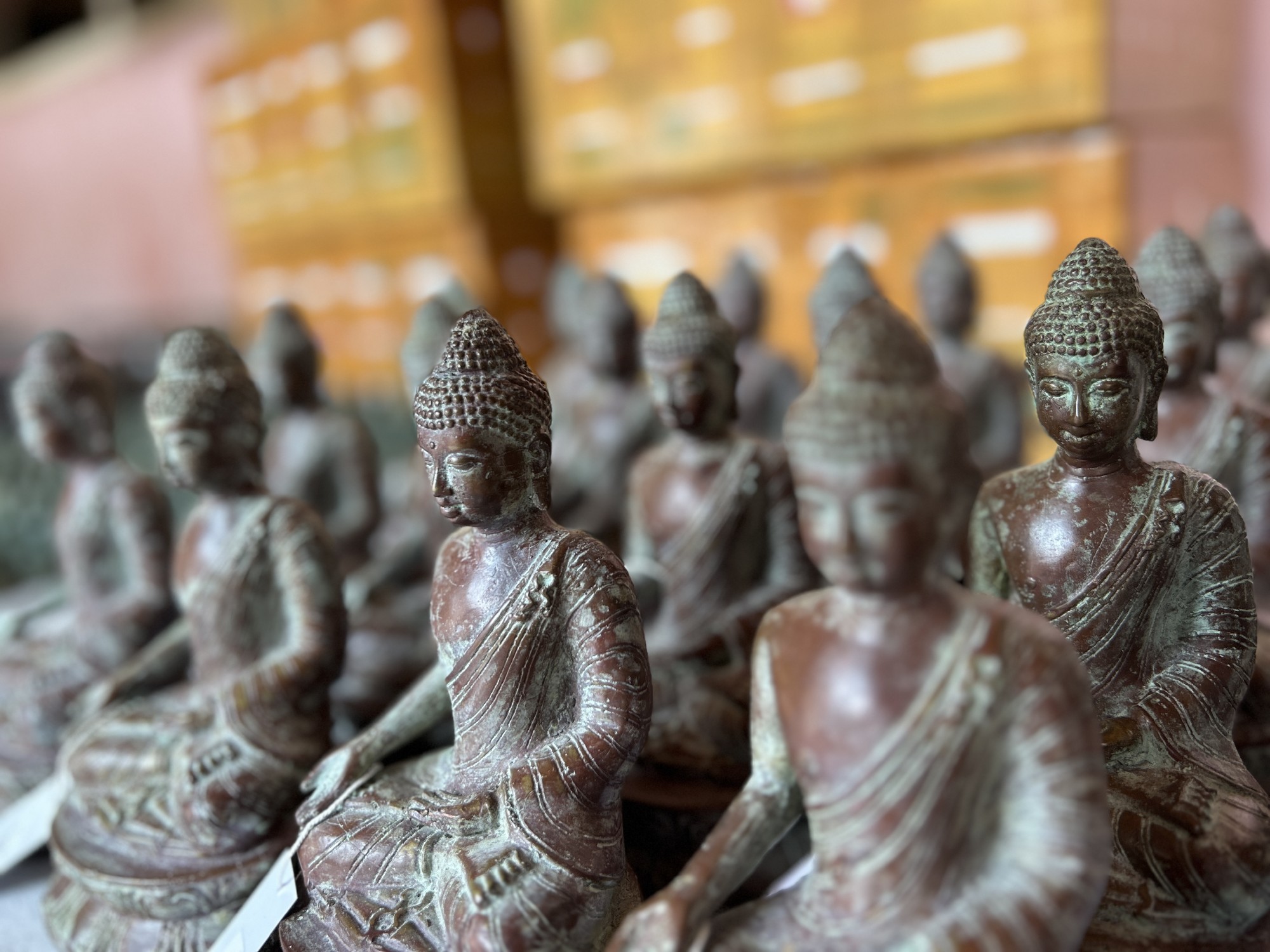 Bronze-Skulptur 'Buddha sitzend', H 18 cm, B 11 cm, L 10 cm