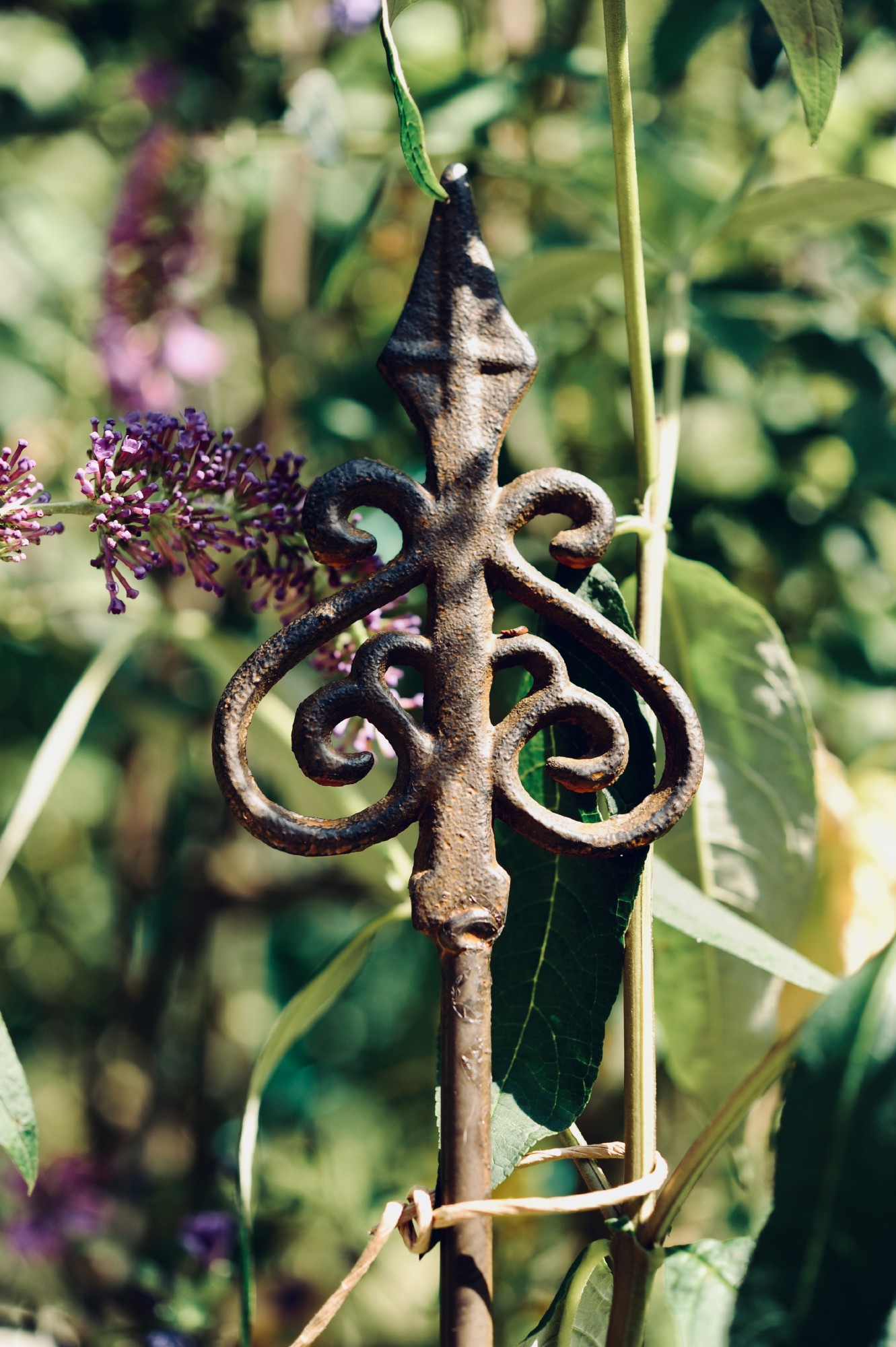 Gartenstecker 'Lilie', T 1 cm, B 8,5 cm, H 110 cm