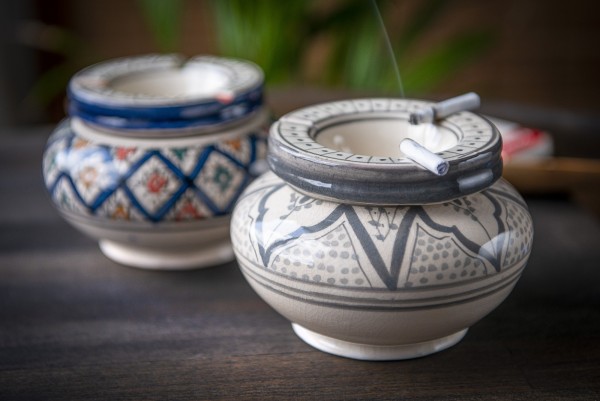 Keramik-Aschenbecher, weiß, grau, Ø 12 cm, H 8 cm