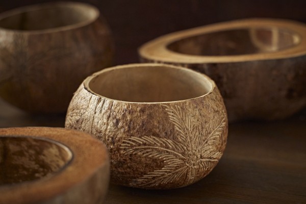 Kokosnuss-Schale mit Schnitzereien, Ø 13 cm, H 8 cm