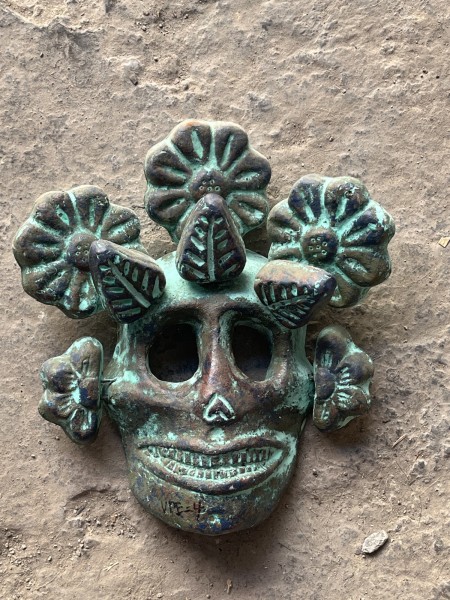 Totenkopf-Maske 'Catrina Plana', aus Terrakotta, grün, braun, H 23 cm, B 23 cm, L 7 cm