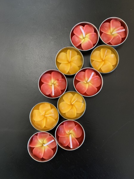 10 Duft-Teelichter 'Blume' handgeformt, rot, gelb