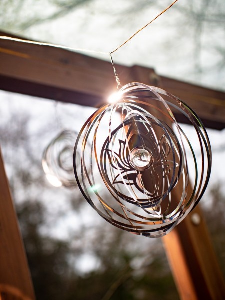 Windspiel 'Lotus' mit Glaskugel, Stahl, Ø 25 cm