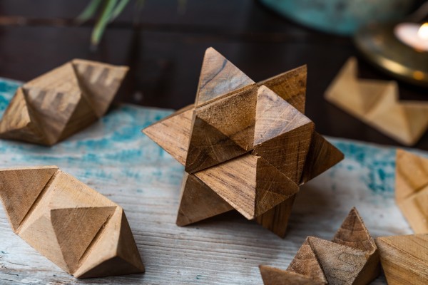 Puzzle 'Stern' aus Holz, braun, Ø 7 cm