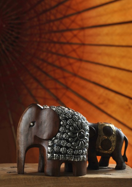Elefant aus Holz mit Metall- & Steinschmuck, braun, silber, H 10 cm, B 12 cm, T 6 cm