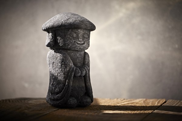 Zementfigur 'Jizo mit Hut', H 20 cm, L 13 cm, B 13 cm