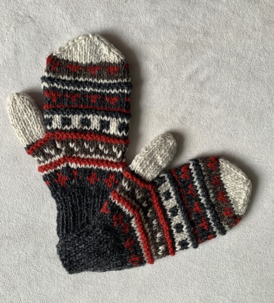 Handschuhe aus Schurwolle, rot, grau, weiß