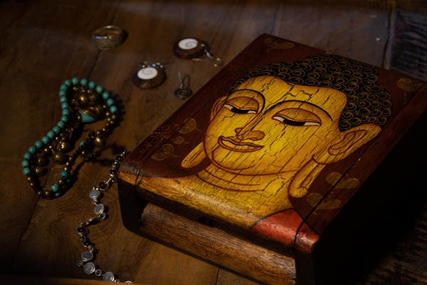 Holzschatulle 'Buddha rot', Teak, L 15 cm, B 11,5 cm, H 5 cm