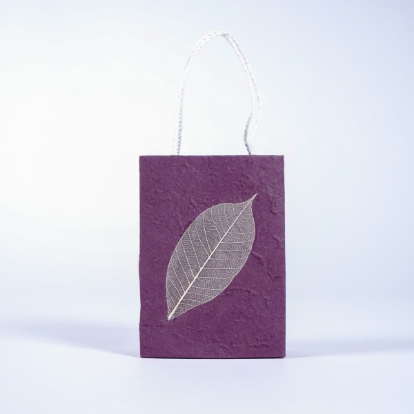 Tasche aus handgeschöpftem Papier, violett, L 11,5 cm, B 5 cm, H 16 cm