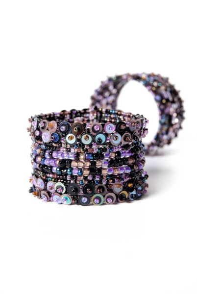 Armreif 'Pailletten und Perlen', lila multicolor, B 4 cm, L 15,5 cm
