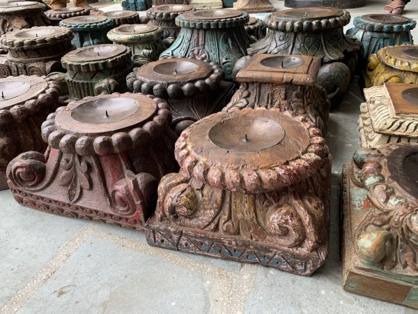 Antike Kerzenständer aus Massivholz M-L, Einzelstücke in verschiedenen Formen und Größen