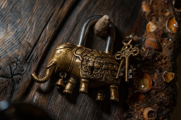 Schloss 'Elefant', gold, H 12,7 cm, B 12,7 cm