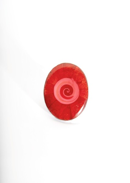 Perlmuttring-Ring 'Spirale' oval, rot, H 4 cm, B 2,5 cm