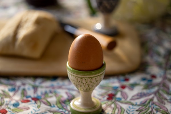 Keramik-Eierbecher, grün, weiß, H 7 cm, Ø 5 cm