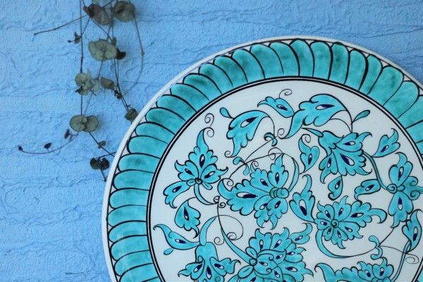 Wandteller 'Blaue Blüten', handbemalt, Ø 32 cm, H 3 cm