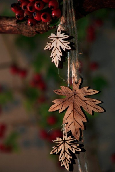 Holzanhänger 'Blätter', natur, H 35 cm