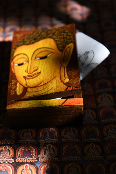 Holzschatulle 'Buddha rot', Teak, L 7,5 cm, B 11 cm, H 3,5 cm