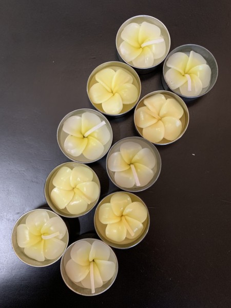 10 Duft-Teelichter 'Blume' handgeformt, gelb