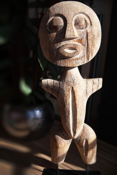 Timor-Statue aus Holz, H 67 cm, B 23 cm, L 11 cm