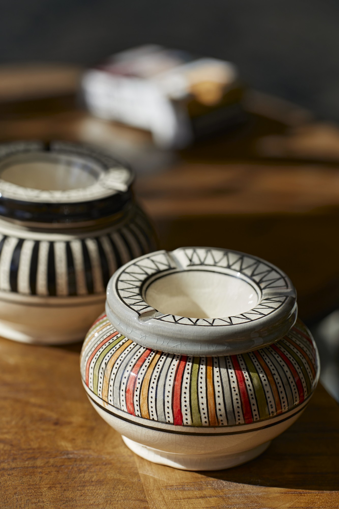Keramik-Aschenbecher, weiß, multicolor, Ø 12 cm, H 8 cm günstig bestellen