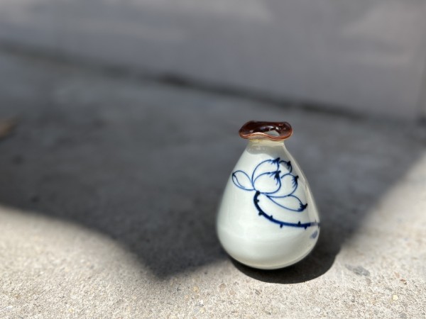 Keramikvase blau-weiß, handbemalt, Ø 6,5 cm, H 9 cm