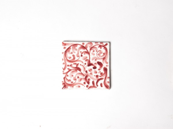 Kachel rouge florale, T 10 cm, B 10 cm, H 1 cm