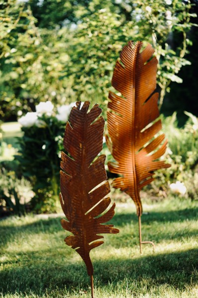 Gartenstecker 'Feder', rostbraun, T 2 cm, B 26 cm, H 85 cm