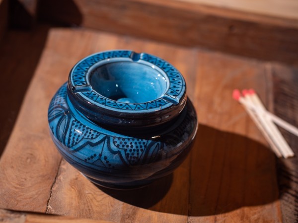 Keramik-Aschenbecher, blau, schwarz, Ø 12 cm, H 8 cm