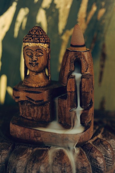 Räucherwasserfall mit Buddha-Kopf, B 7 cm, H 10 cm, T 5 cm