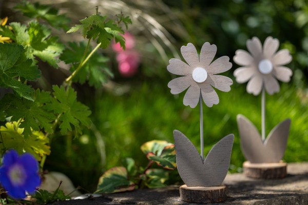 Figur 'Blume' aus Holz, grau, H 17 cm, B 7 cm, T 5 cm