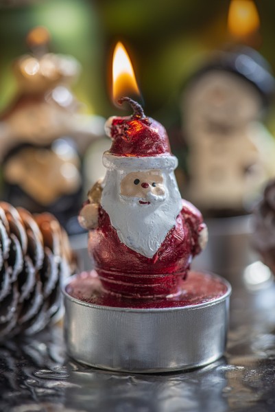 Kerze 'Weihnachtsmann' rot, H 6 cm, Ø 3,8 cm