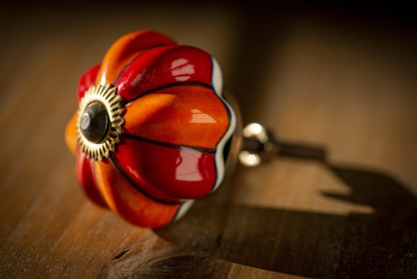 Keramik Möbelknopf "Blume", handglasiert, rot/orange, Ø 3,5 cm