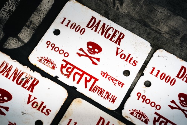 Schild 'Danger - 11000 Volts', weiß, rot, B 25 cm, H 20 cm