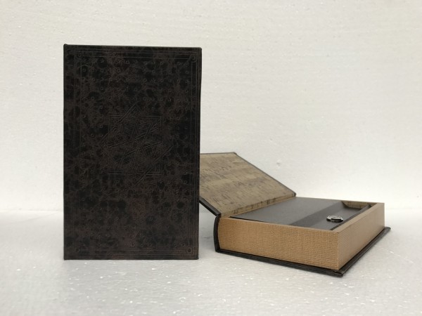 Buchhülle 'Sternornament' mit Schließfach, T 5 cm, B 17 cm, H 26 cm