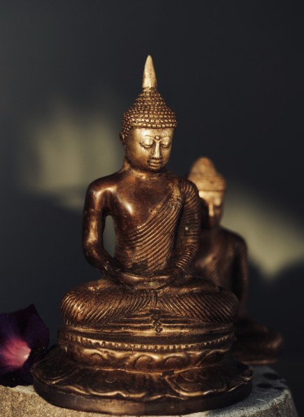 Buddha 'Lotussitz', aus Bronze, H 19 cm, B 12 cm, L 10 cm