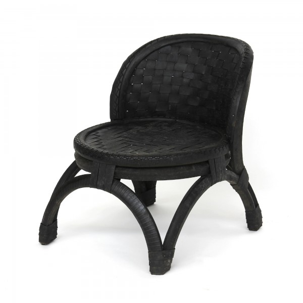 Sessel aus Autoreifen, schwarz, T 60 cm, B 58 cm, H 77 cm