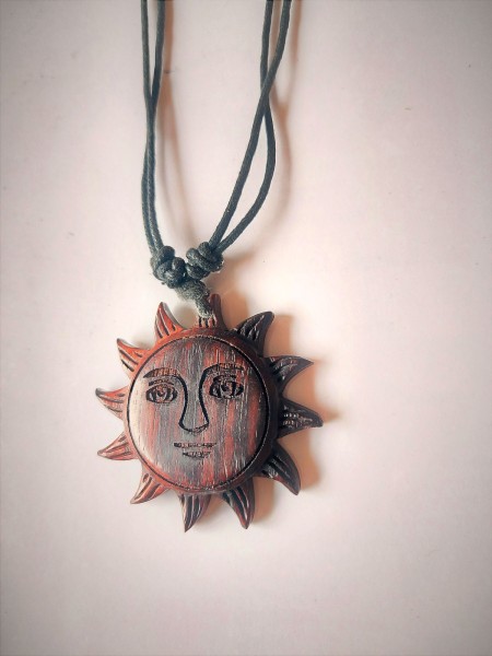Halskette 'Sonne' aus Holz, L 40 cm, Ø 5 cm, T 0,6 cm