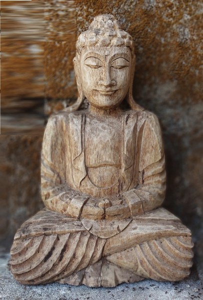 Handgeschnitzte Skulptur 'Buddha' sitzend, antik-natur, B 20 cm, H 30 cm, T 10 cm