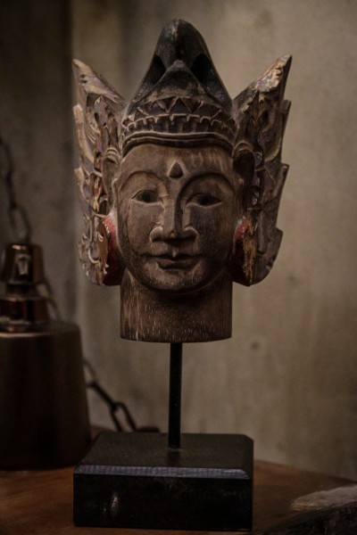 Skulptur 'Sita' auf Sockel, Holz, H 31 cm, T 11 cm, B 14 cm