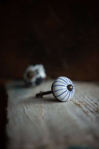 Keramik Möbelknopf rund, handglasiert, blau/weiß, Ø 3 cm