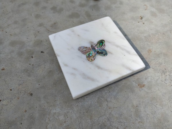 Marmor-Untersetzer 'Schmetterling', weiß, T 10 cm, B 10 cm, H 1-2 cm
