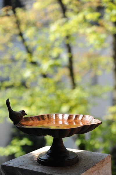 Vogeltränke mit Standfuß, antik-braun, Ø 25 cm, H 12 cm