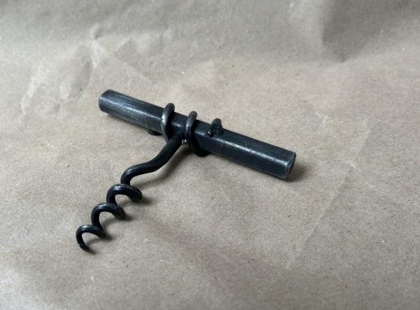 Korkenzieher aus Eisen, anthrazit, H 9 cm, B 11 cm