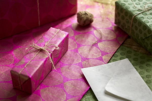 Geschenkpapier 'Schneebeere', rosa, gold, L 76 cm, B 50 cm