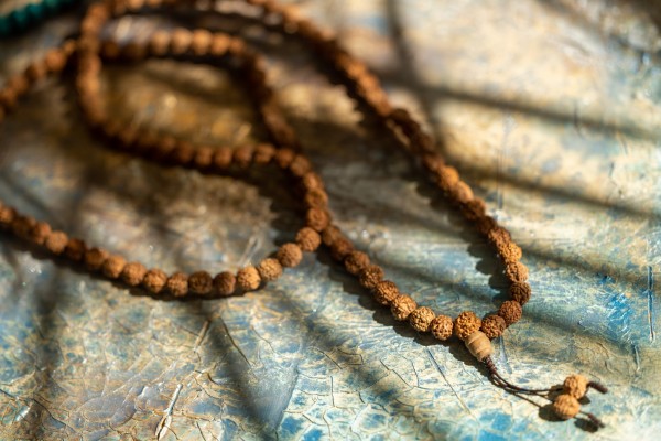 Mala Gebetskette aus Rudraksha-Samen, braun, L 45 cm, B 0,8 cm