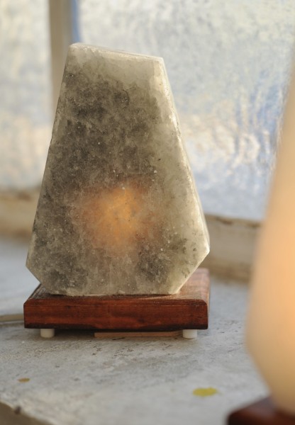 Salzlampe 'Acisal', grau, B 10 cm, H 20 cm, T 4 cm