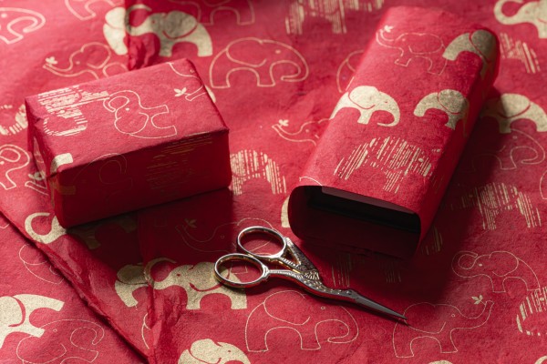 Geschenkpapier 'Elefanten', rot, gold, T 76 cm, B 51 cm