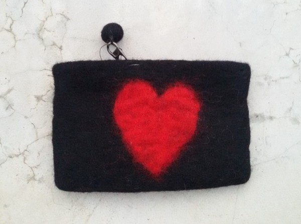 Filz-Etui 'Herz' mit Zipper, schwarz, rot, B 16 cm, H 10 cm