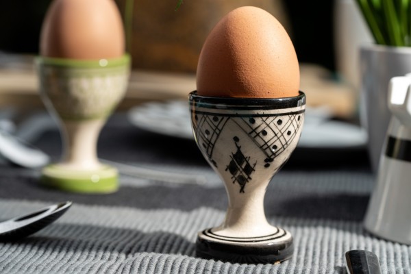 Keramik-Eierbecher, schwarz, weiß, H 7 cm, Ø 5 cm
